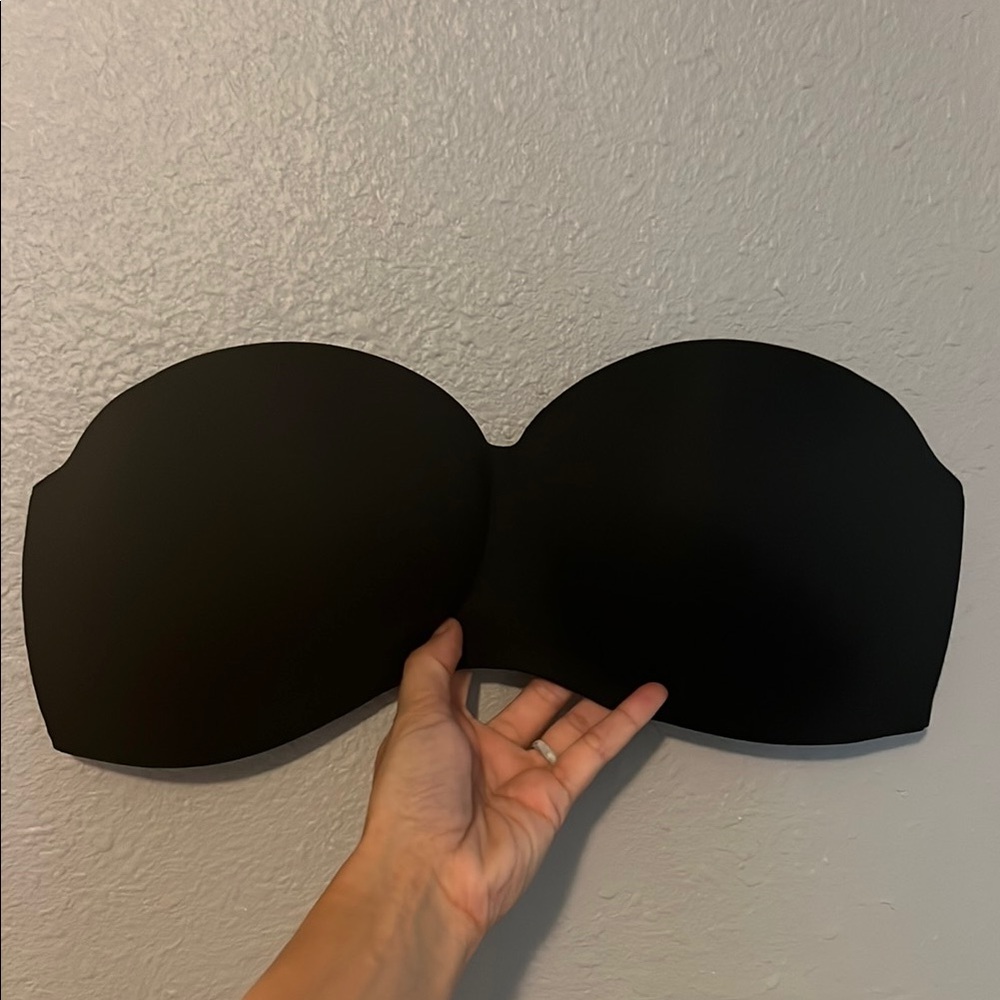 Uniqlo Black Strapless Bra